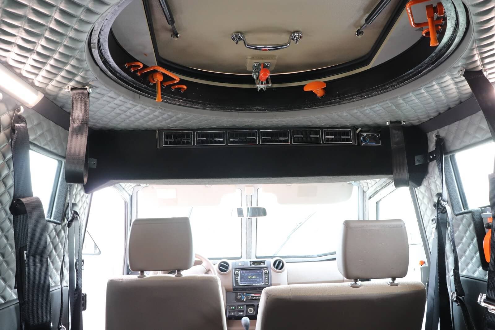 APC 6x6 (Tygra) blindé - vue avant 11