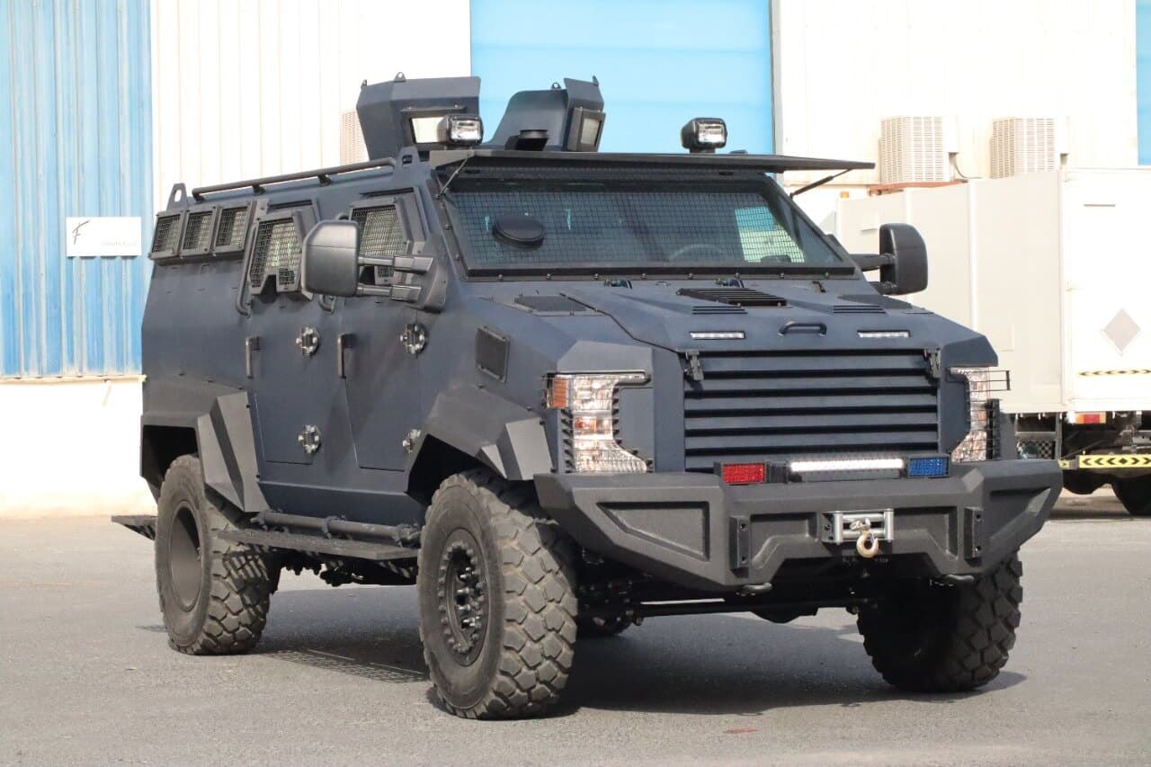 MRAP Snake مصفحة من الأمام بزاوية يمين