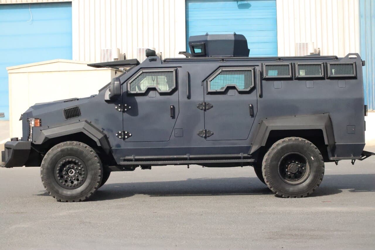 MRAP Snake مصفحة مع أبواب الجانب الأيسر