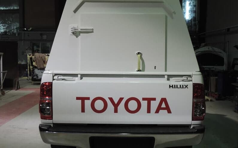 Toyota Land Cruiser blindé - vue arrière, détail du blindage