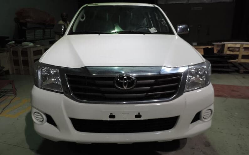 Toyota Land Cruiser blindé - vue avant, détail du blindage