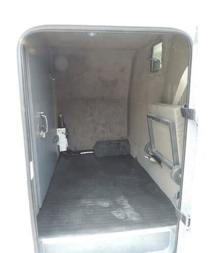 GMC Savana blindé - porte ouverte, configuration transport de fonds