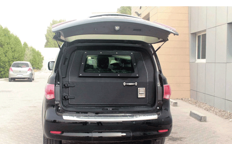 Infiniti QX80 blindé - coffre ou compartiment arrière, détail du blindage