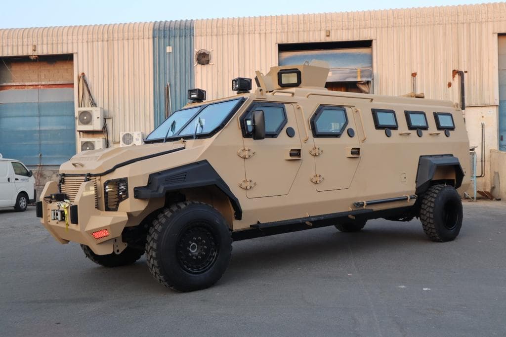 APC Jasar مصفحة من الجانب الأيسر