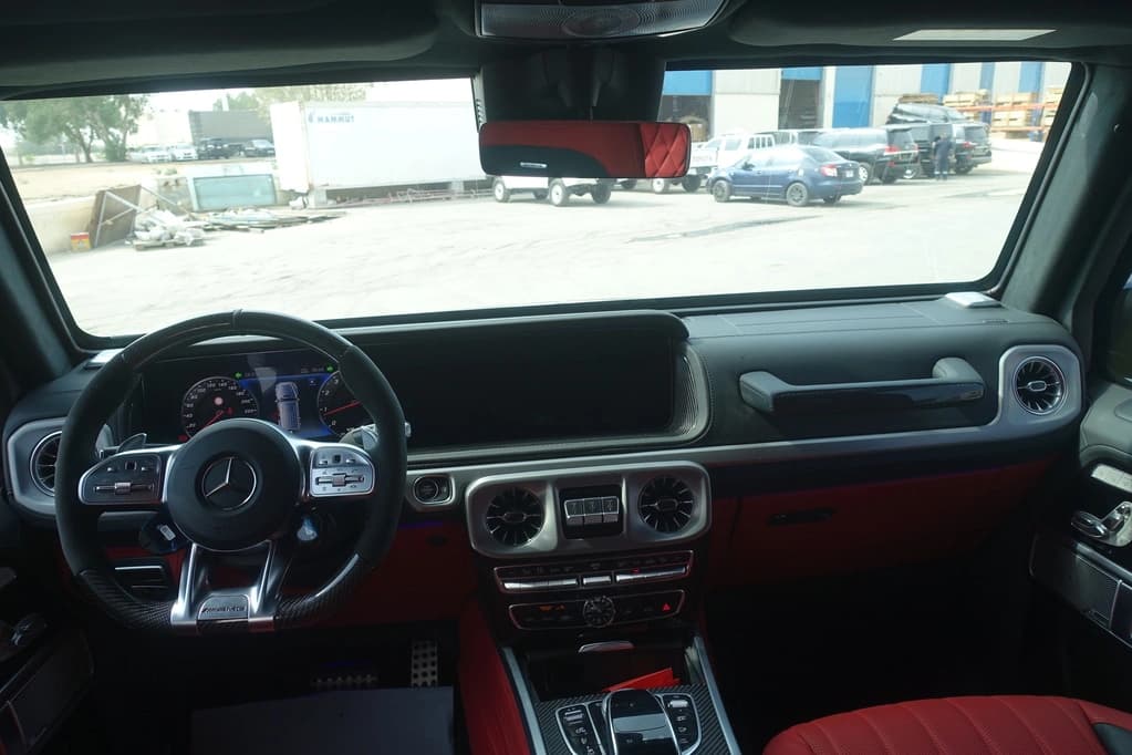 Mercedes-Benz G63 AMG سوداء مصفحة مع مقصورة قيادة دون إضاءة
