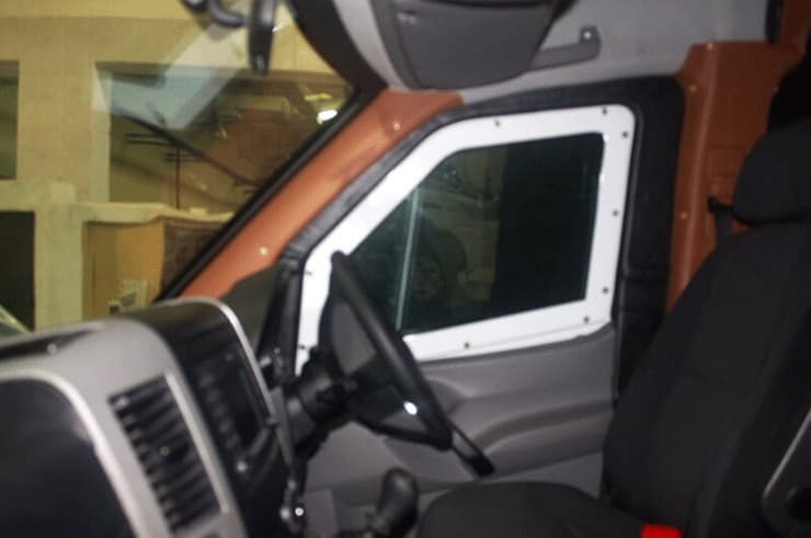 Mercedes-Benz Sprinter blindé - sièges passagers, poste conducteur