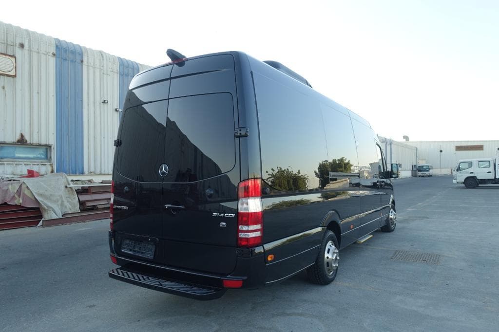 Mercedes-Benz VIP BR6 Sprinter مصفحة من الخلف بزاوية يمين