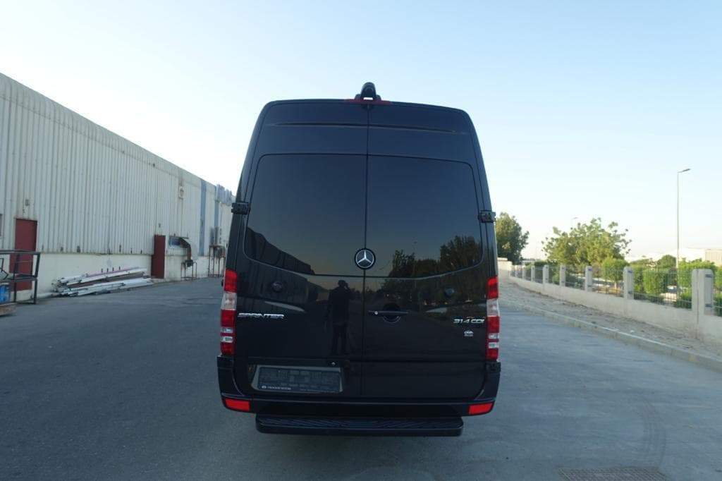 Mercedes-Benz VIP BR6 Sprinter مصفحة بمنظر خلفي
