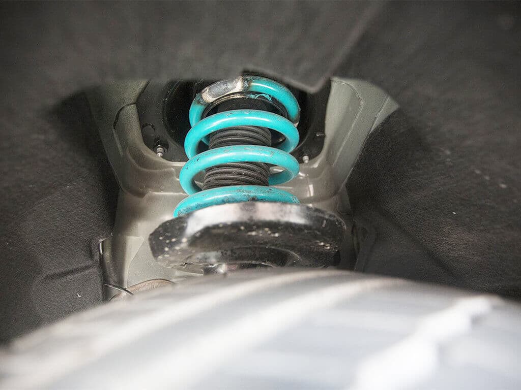 Peugeot 508 armored sedan suspension detail