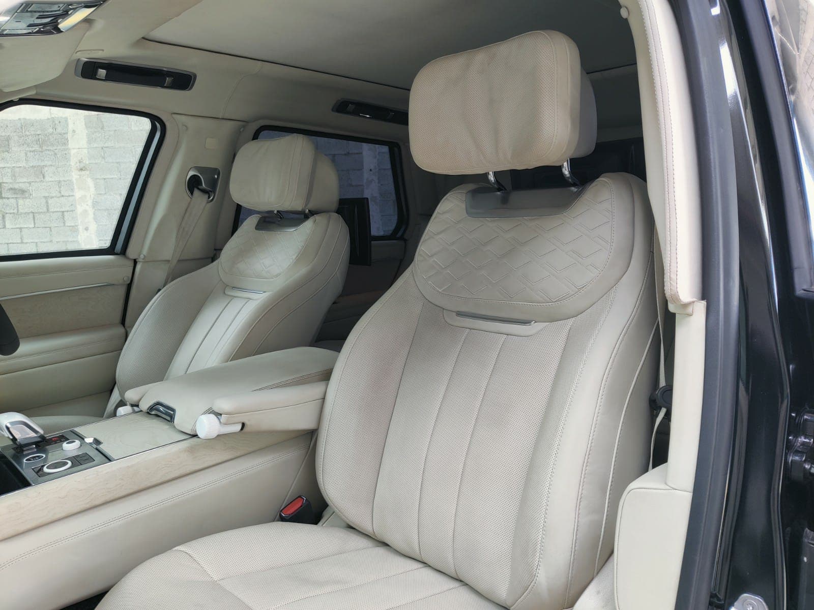 Range Rover SV 4.4L - Black blindé - sièges passagers