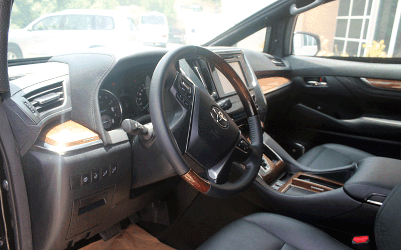 Toyota Alphard مصفحة مع مقصورة القيادة ومقعد السائق