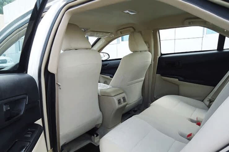 Toyota Camry مصفحة مع داخلية السيارة