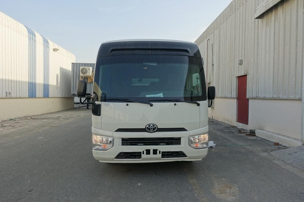 Toyota Coaster Bus BR6 مصفحة بمنظر أمامي