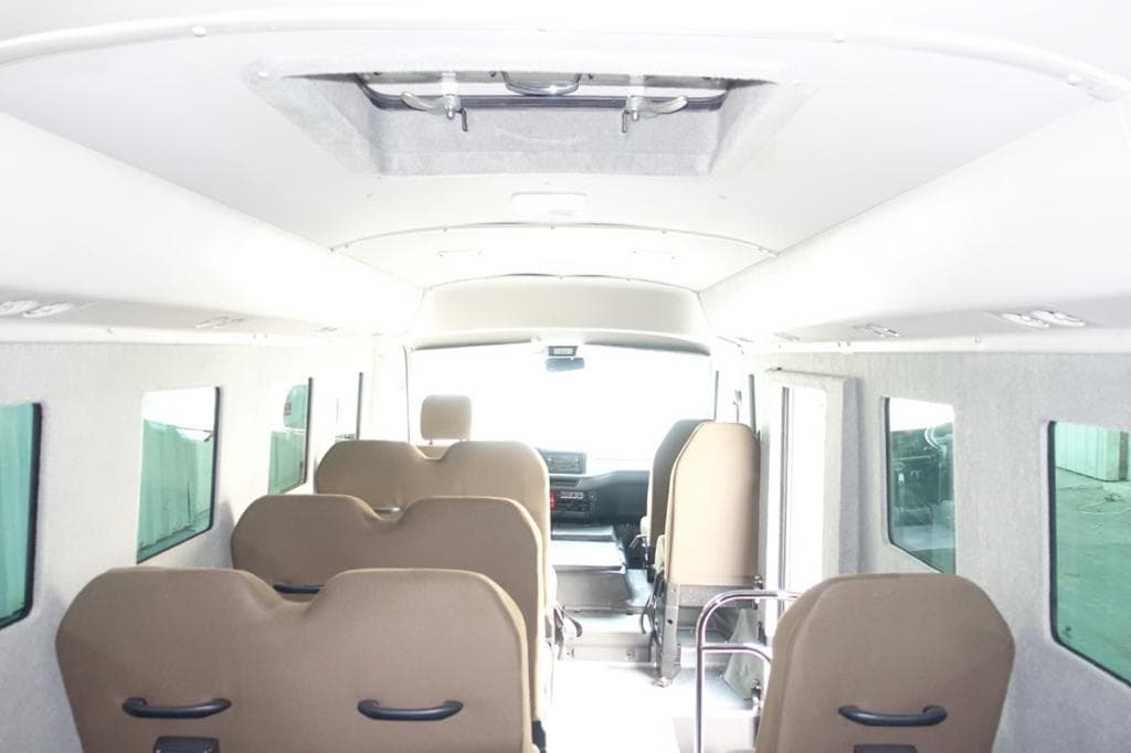 Toyota Coaster Bus BR6 مصفحة مع مقاعد داخلية أمامية
