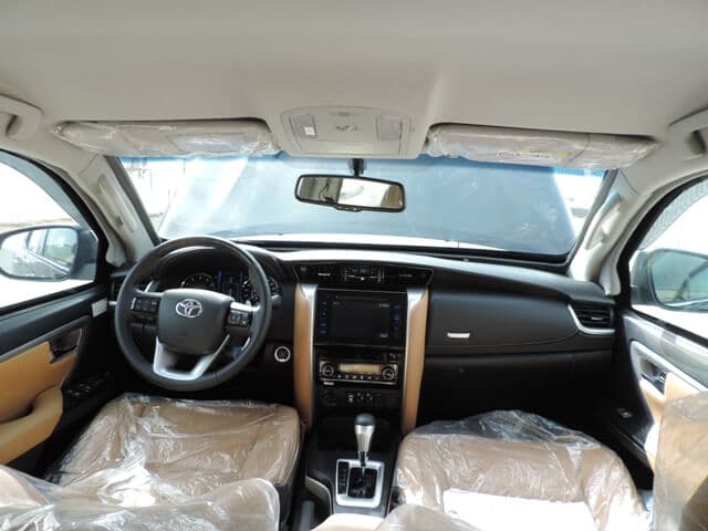 Toyota Fortuner مصفحة مع مقصورة القيادة
