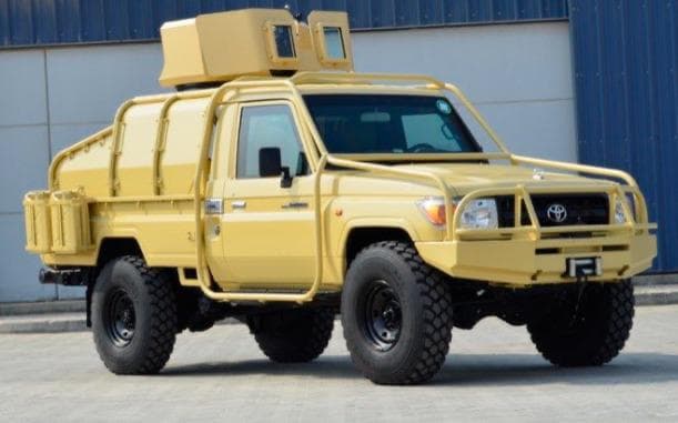 Toyota LC79 LRPV B6 مصفحة مع برج رماية بمنظر أمامي