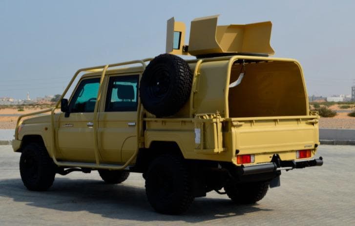 Toyota LC79 LRPV B6 مصفحة مع برج رماية من الجانب الأيسر