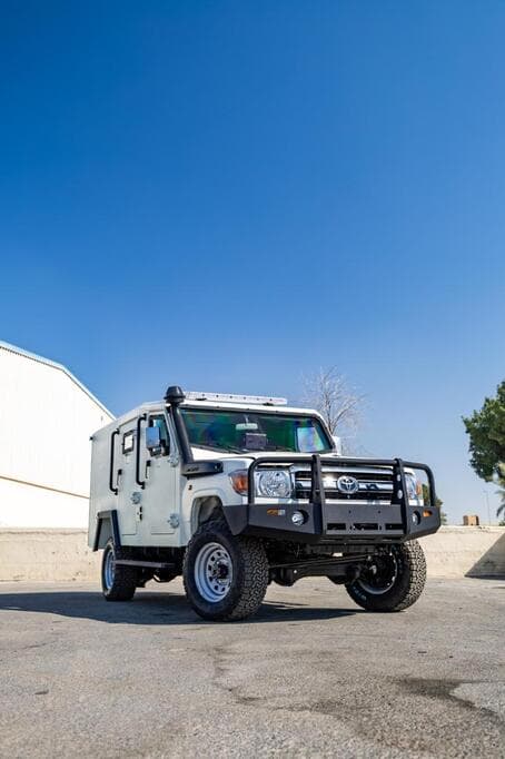 Toyota LC79 Troop Carrier مصفحة مع صدام وسنوركل