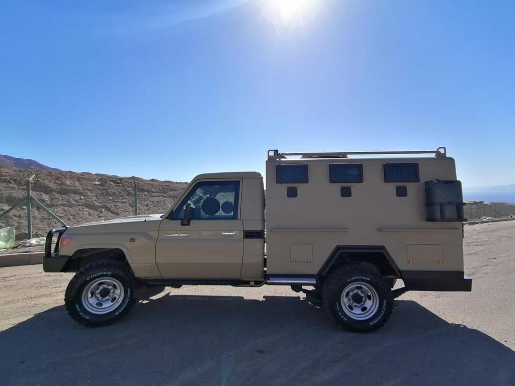 Toyota Troop Carrier LC79 BR6 مصفحة من الجانب الأيسر الكامل الثاني