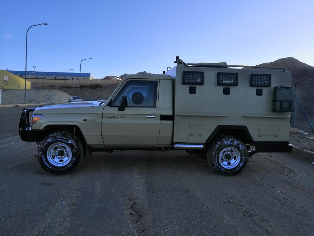 Toyota Troop Carrier LC79 BR6 مصفحة من الجانب الأيسر الكامل