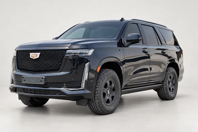 Cadillac Escalade, vue extérieure complète orientée vers la gauche en studio