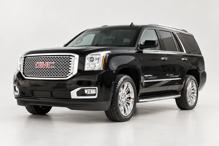 GMC Yukon Denali, vue extérieure complète orientée vers la gauche en studio