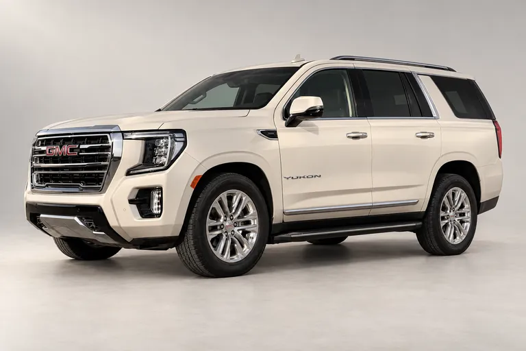 GMC Yukon, vue extérieure complète orientée vers la gauche en studio