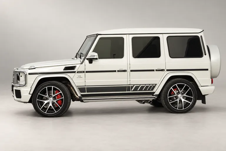 Mercedes-Benz AMG G63 White, vue extérieure complète orientée vers la gauche en studio