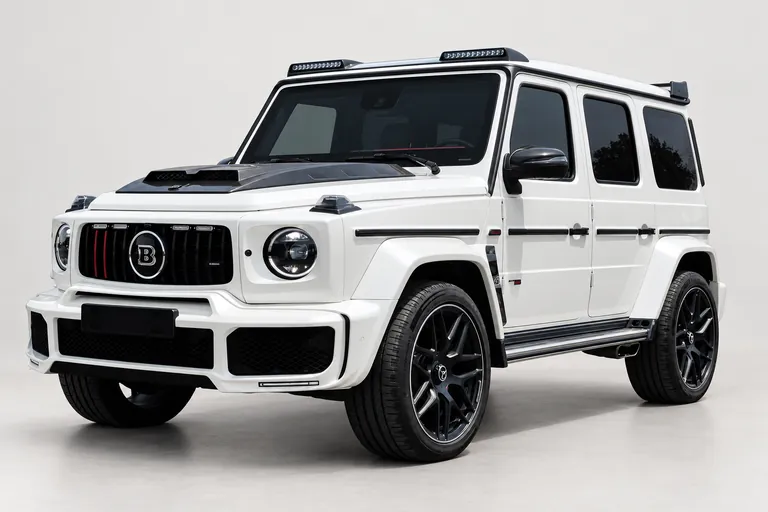 Mercedes-Benz Brabus G63 800, vue extérieure complète orientée vers la gauche en studio