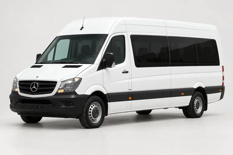 Mercedes-Benz Sprinter, vue extérieure complète orientée vers la gauche en studio