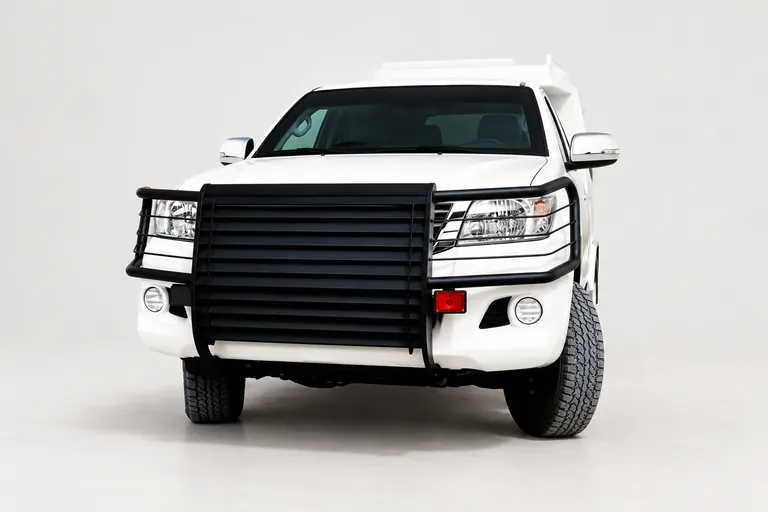 Toyota Hilux Troop Carrier, vue extérieure complète orientée vers la gauche en studio