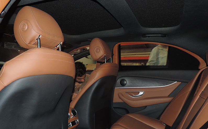 Berline Blindée M Benz blindé - vue extérieure détaillée 1