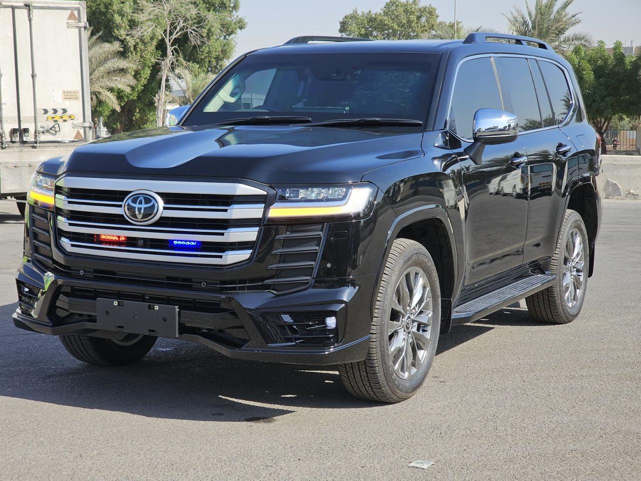 2025 Toyota Land Cruiser 300 VXR blindé - angle trois-quarts, roue et pneumatique, éclairage extérieur