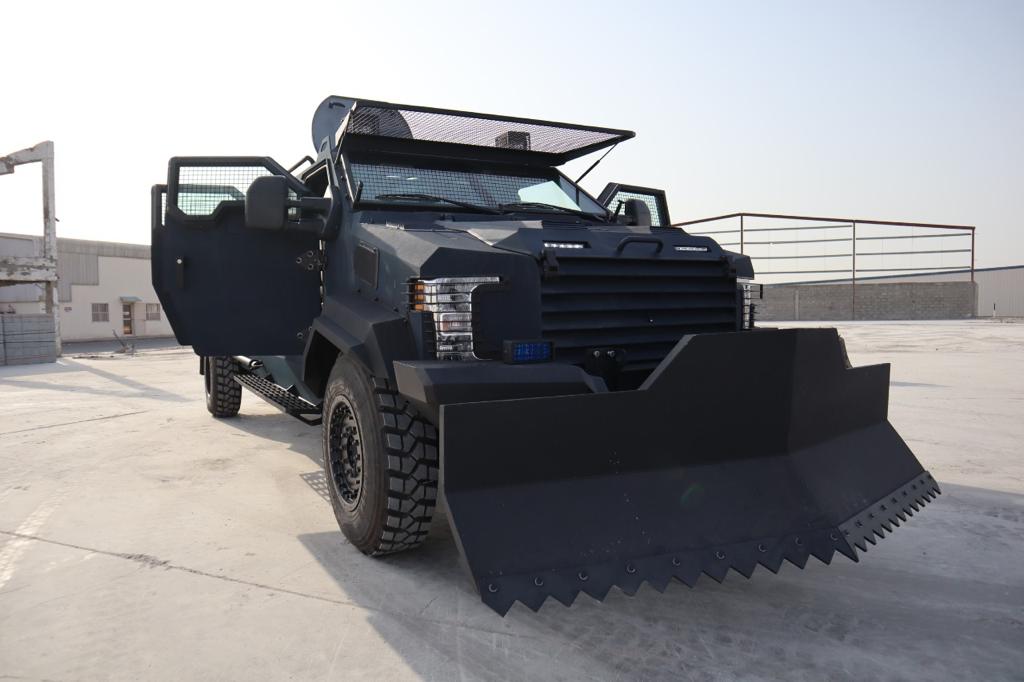 AV Merkava مكافحة الشغب مصفحة من الأمام مع الأبواب مفتوحة