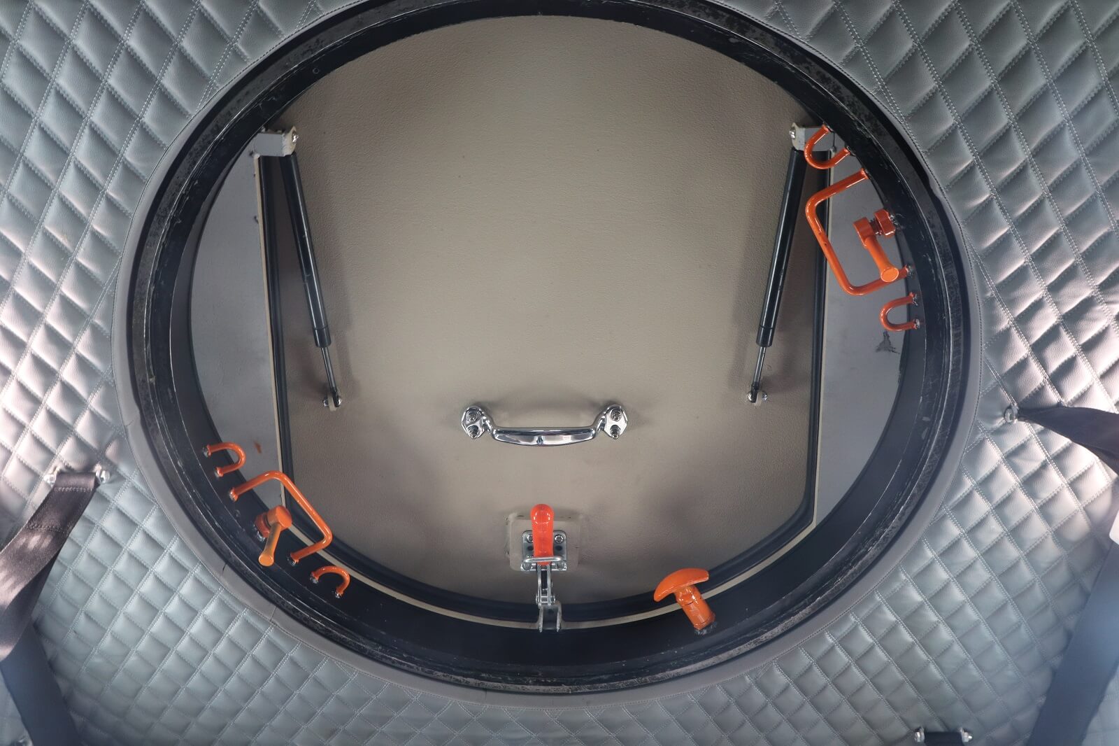 APC 6x6 Tygra roof exit for armored personnel carrier access