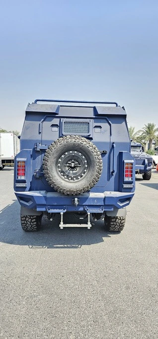 APC Merkava Sagiv 2.8 Turbo blindé - vue arrière, roue et pneumatique