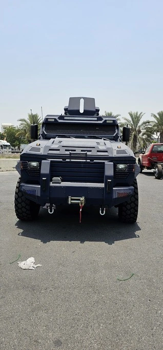 APC Merkava Blue مصفحة بمنظر أمامي خارجي