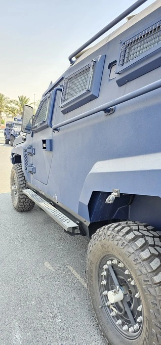 APC Merkava Blue مصفحة من الجانب الأيسر