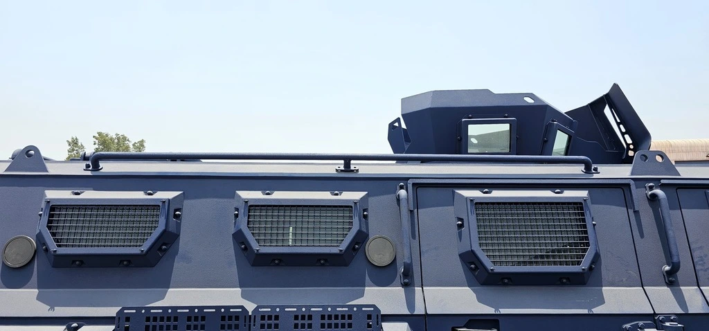 APC Merkava Blue مصفحة مع تدريع علوي