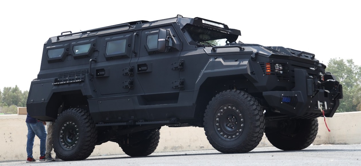 2025 APC Merkava Sagiv 79 4x4 AT BR6 blindé - profil latéral, toit renforcé, vitrage balistique, détail du blindage