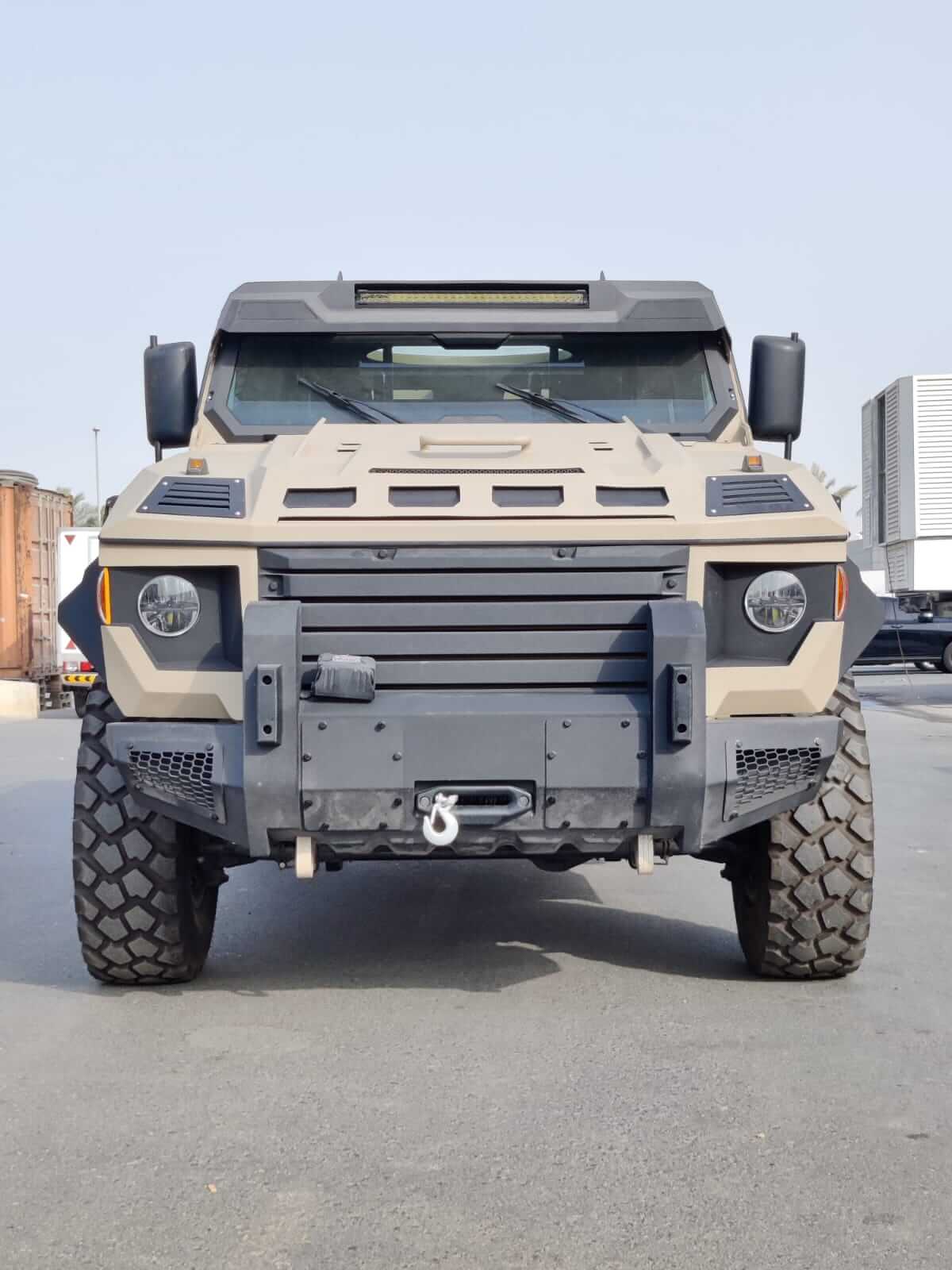 Taran II 4x4 APC - 79 blindé - vue avant