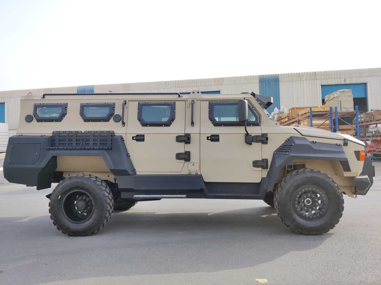Taran II 4x4 APC - 79 blindé - profil latéral, côté droit
