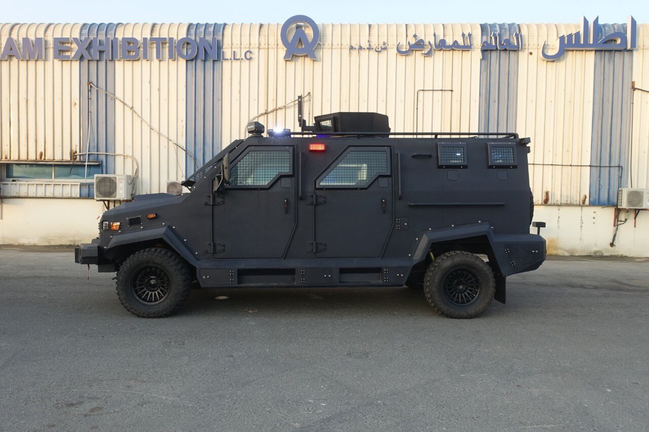 APC Shark مصفحة من الجانب الأيسر