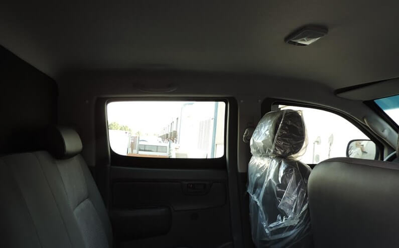 Toyota Land Cruiser blindé - intérieur, vitrage balistique, détail du blindage