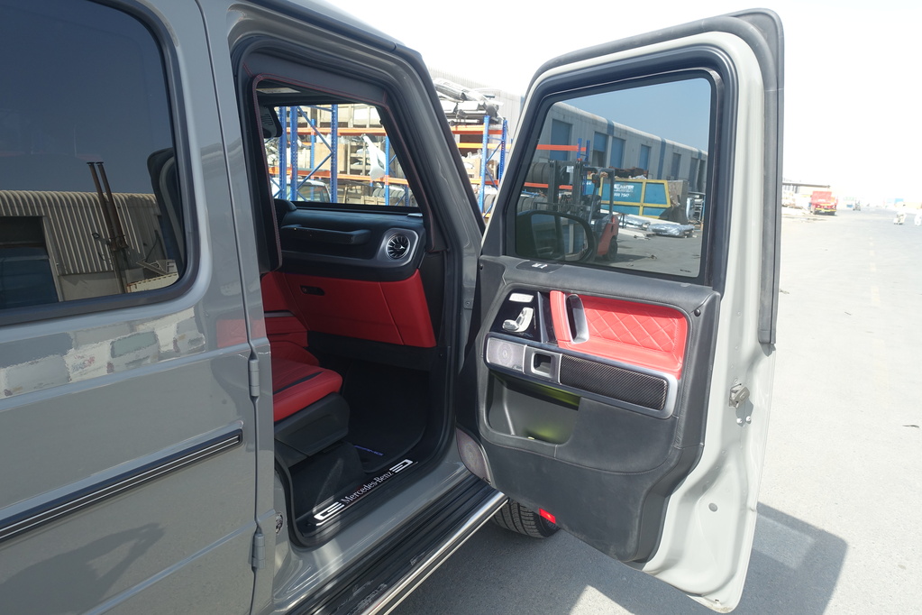 Mercedes-Benz G500 dashboard and center console view