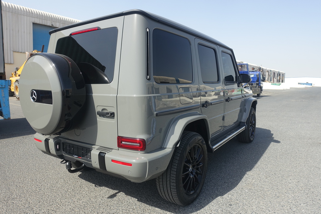 Mercedes-Benz G500 رمادية مصفحة بمظهر خارجي فاخر