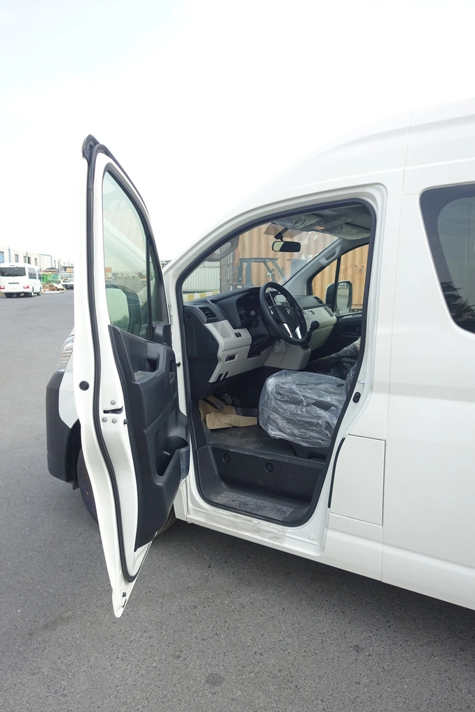 Toyota HiAce 3.5L - White blindé - vue extérieure détaillée 4