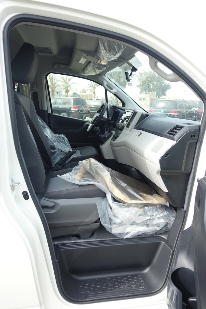 Toyota HiAce 3.5L - White blindé - vue extérieure détaillée 6