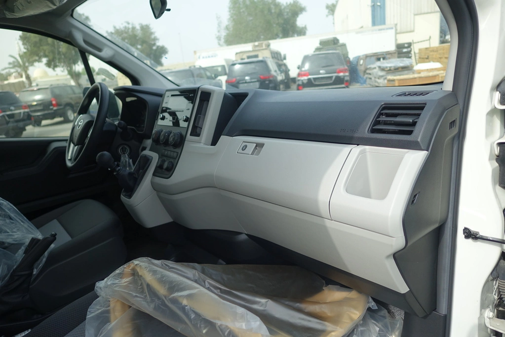 Toyota HiAce 3.5L - White blindé - vue extérieure détaillée 7