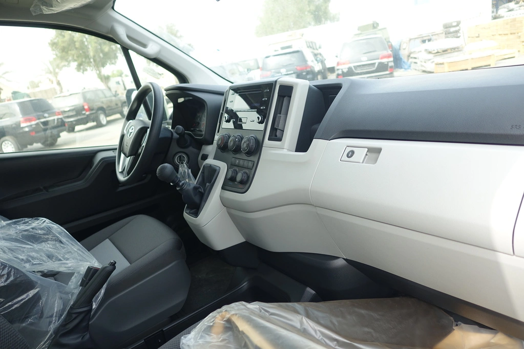 Toyota HiAce 3.5L - White blindé - vue extérieure détaillée 8